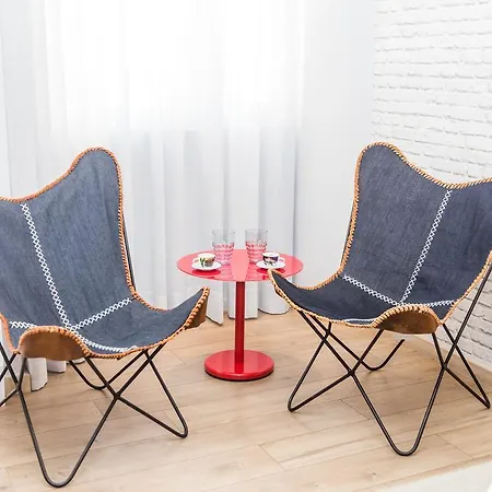 City Center Stylish Studios Lägenhet